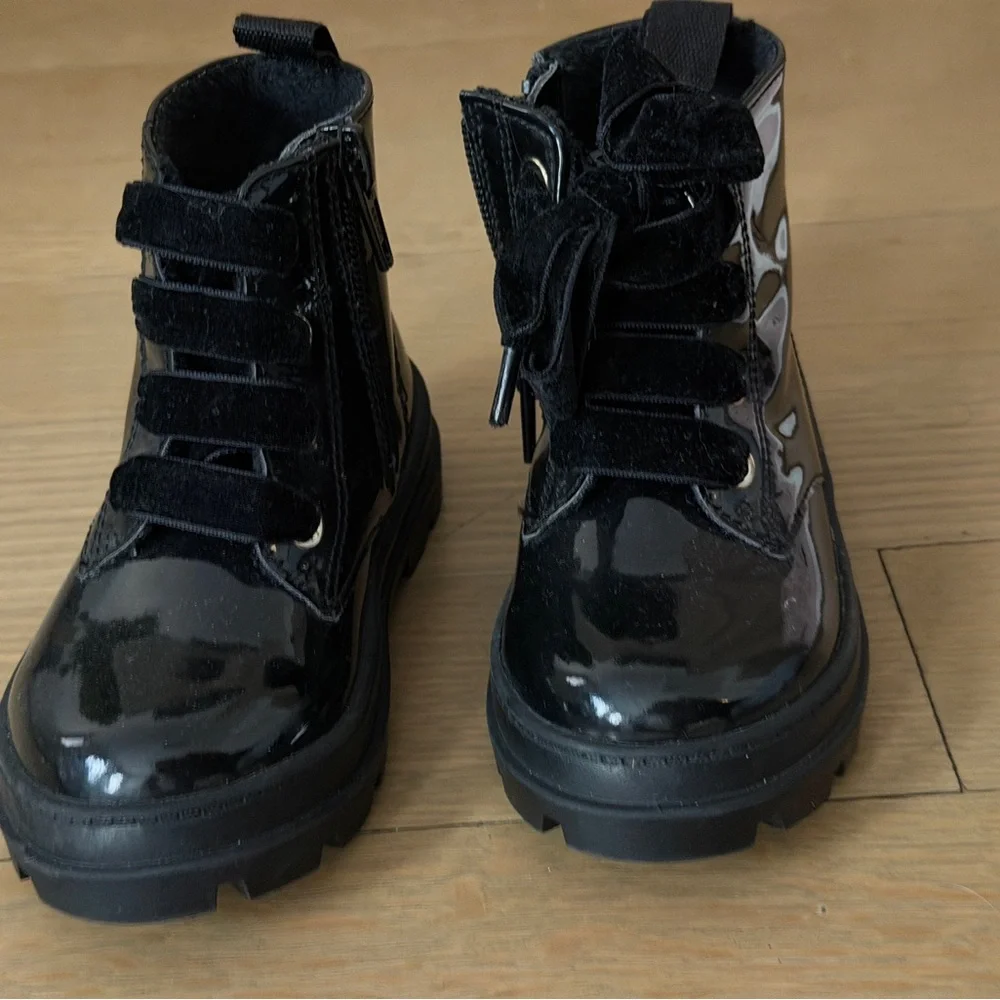 H&M Black Patent Lace-Up Toddler Boots with Velvet Laces Sz 6.5
